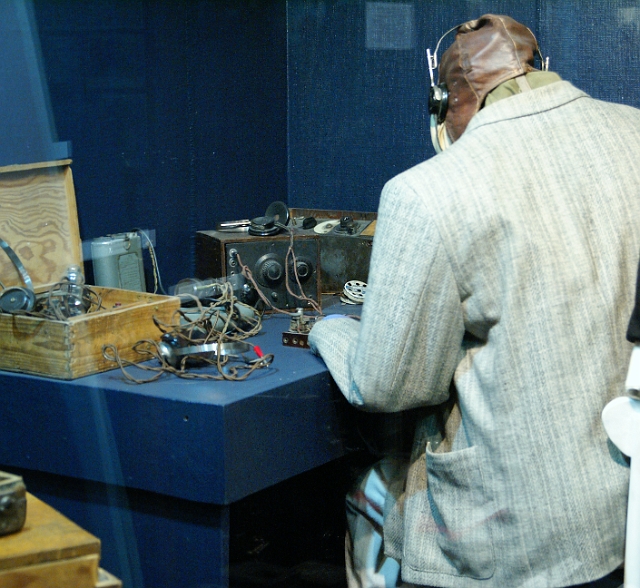 DSC00640.JPG - Muzeum Wojska Polskiego - stanowisko radiotelegrafisty